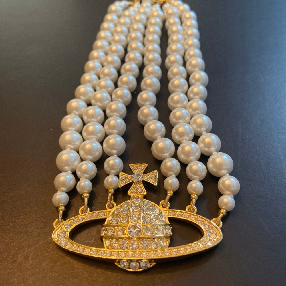 VIVIENNE WESTWOOD THREE ROW PEARL BAS RELIEF CHOKER - Picture 2 of 5